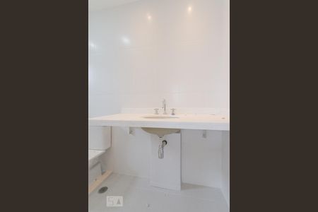 Apartamento para alugar com 234m², 4 quartos e 4 vagas Apartamento para alugar com 234m², 4 quartos e 4 vagasBanheiro da Suíte 1