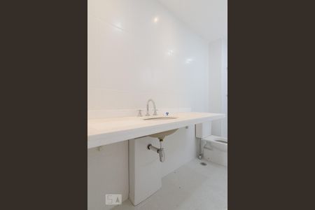 Apartamento para alugar com 234m², 4 quartos e 4 vagas Apartamento para alugar com 234m², 4 quartos e 4 vagasBanheiro da Suíte 2