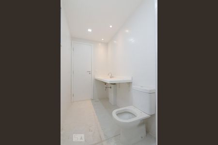Apartamento para alugar com 234m², 4 quartos e 4 vagas Apartamento para alugar com 234m², 4 quartos e 4 vagasBanheiro da Suíte 2