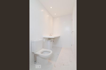 Apartamento para alugar com 234m², 4 quartos e 4 vagas Apartamento para alugar com 234m², 4 quartos e 4 vagasBanheiro da Suíte 1