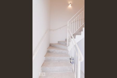 Apartamento para alugar com 234m², 4 quartos e 4 vagas Apartamento para alugar com 234m², 4 quartos e 4 vagasEscada