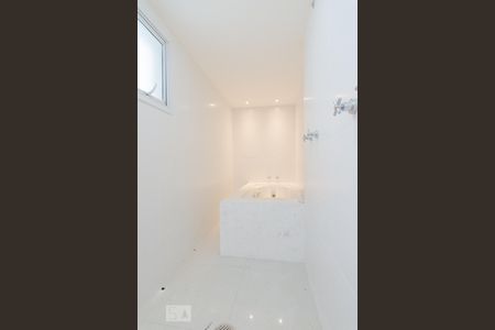 Apartamento para alugar com 234m², 4 quartos e 4 vagas Apartamento para alugar com 234m², 4 quartos e 4 vagasBanheiro da Suíte 4