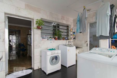 Casa de condomínio à venda com 350m², 3 quartos e 4 vagasLavanderia