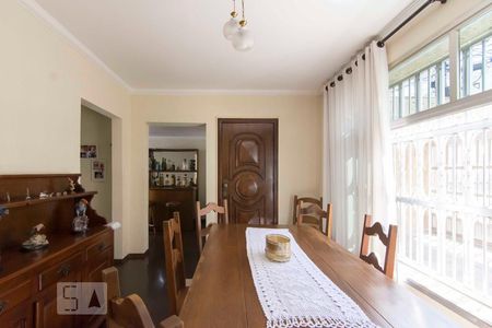 Casa de condomínio à venda com 350m², 3 quartos e 4 vagasSala