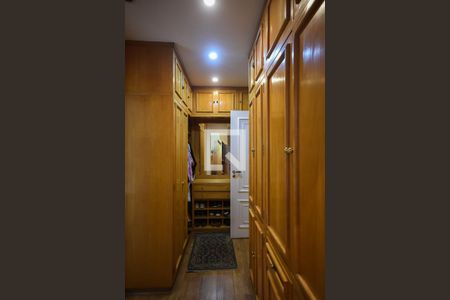 Apartamento para alugar com 250m², 4 quartos e 4 vagasArmário da Suíte 1