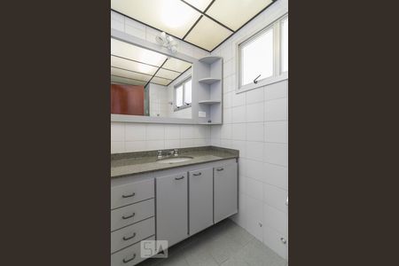 Banheiro de apartamento à venda com 3 quartos, 76m² em Osvaldo Cruz, São Caetano do Sul