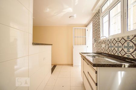 Cozinha de casa para alugar com 2 quartos, 60m² em Vila Granada, São Paulo