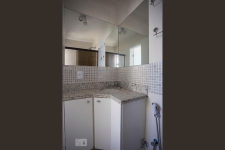 banheiro suíte 1 de apartamento para alugar com 2 quartos, 70m² em Icaraí, Niterói
