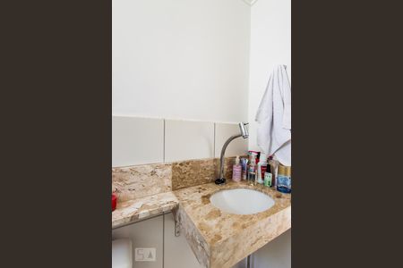 Banheiro de apartamento à venda com 2 quartos, 47m² em Jardim Cura Dars, Campinas