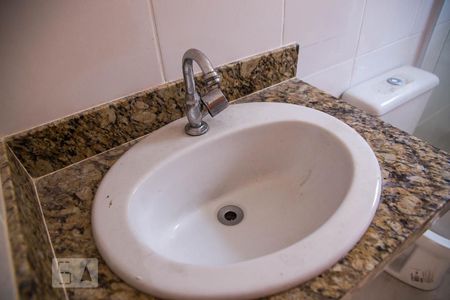 Banheiro social de casa para alugar com 2 quartos, 50m² em Barreto, Niterói