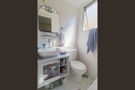 Banheiro da suíte de apartamento para alugar com 2 quartos, 56m² em Vila Tijuco, Guarulhos