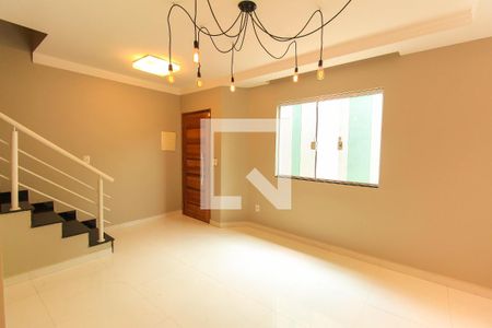 Sala de casa de condomínio para alugar com 3 quartos, 150m² em Chácara Mafalda, São Paulo