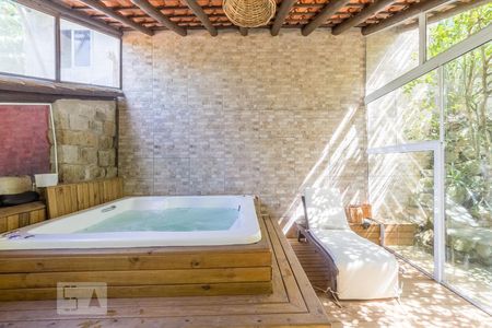 Casa para alugar com 500m², 3 quartos e 5 vagas Casa para alugar com 500m², 3 quartos e 5 vagasSpa com Jacuzzi