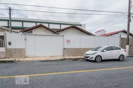 Casa para alugar com 350m², 3 quartos e 3 vagasFachada