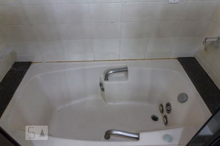 Apartamento para alugar com 149m², 3 quartos e 2 vagas Apartamento para alugar com 149m², 3 quartos e 2 vagasBanheira do Banheiro Suíte