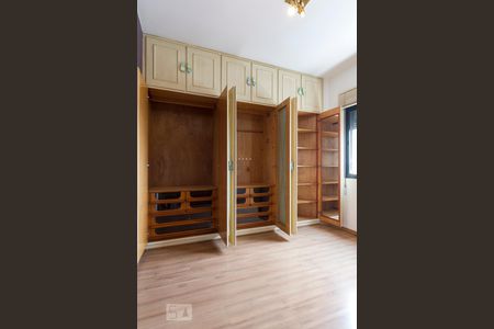 Apartamento para alugar com 149m², 3 quartos e 2 vagas Apartamento para alugar com 149m², 3 quartos e 2 vagasArmários Quarto 1