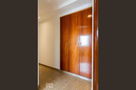 Apartamento para alugar com 149m², 3 quartos e 2 vagas Apartamento para alugar com 149m², 3 quartos e 2 vagasArmários no Corredor dos Quartos