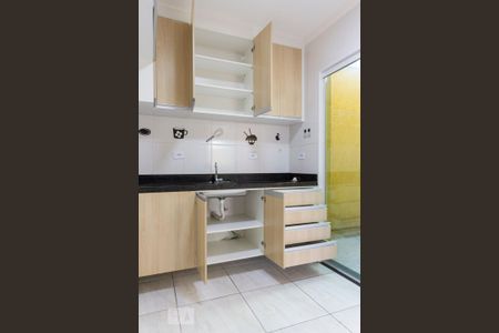 Casa para alugar com 65m², 2 quartos e 1 vaga Casa para alugar com 65m², 2 quartos e 1 vagaArmários da Cozinha