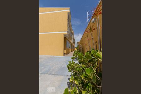Casa para alugar com 65m², 2 quartos e 1 vaga Casa para alugar com 65m², 2 quartos e 1 vagaFachada