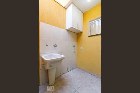 Casa para alugar com 65m², 2 quartos e 1 vaga Casa para alugar com 65m², 2 quartos e 1 vagaArea de Serviço