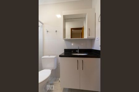 Casa para alugar com 65m², 2 quartos e 1 vaga Casa para alugar com 65m², 2 quartos e 1 vagaBanheiro