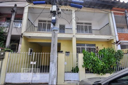 Casa de condomínio à venda com 187m², 4 quartos e 1 vagaFachada