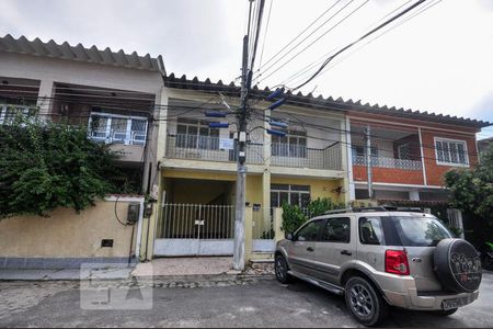 Casa de condomínio à venda com 187m², 4 quartos e 1 vagaFachada