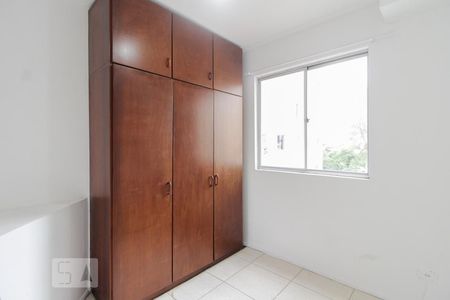 Quarto 1 de apartamento para alugar com 2 quartos, 50m² em Cristo Rei, Curitiba