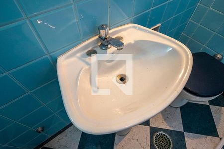 Casa para alugar com 380m², 5 quartos e 4 vagas Casa para alugar com 380m², 5 quartos e 4 vagasBanheiro Social 2