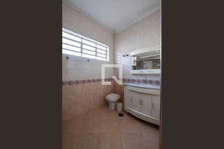 Casa para alugar com 380m², 5 quartos e 4 vagas Casa para alugar com 380m², 5 quartos e 4 vagasBanheiro Social 1