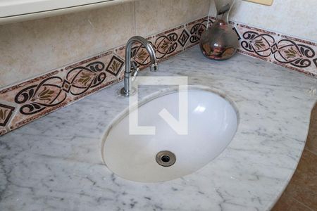 Casa para alugar com 380m², 5 quartos e 4 vagas Casa para alugar com 380m², 5 quartos e 4 vagasBanheiro Social 1