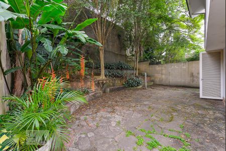 Casa para alugar com 380m², 5 quartos e 4 vagas Casa para alugar com 380m², 5 quartos e 4 vagasQuintal