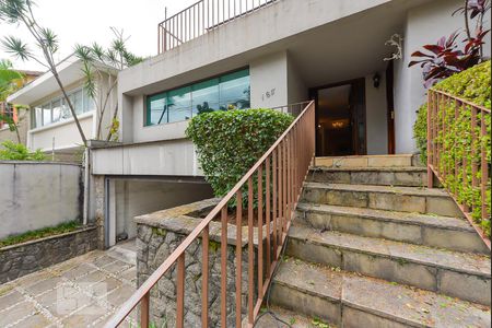 Casa para alugar com 380m², 5 quartos e 4 vagas Casa para alugar com 380m², 5 quartos e 4 vagasFachada