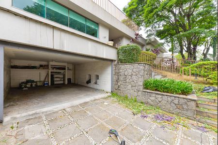 Casa para alugar com 380m², 5 quartos e 4 vagas Casa para alugar com 380m², 5 quartos e 4 vagasQuintal