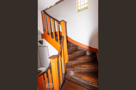 Casa à venda com 350m², 7 quartos e 2 vagasEscada