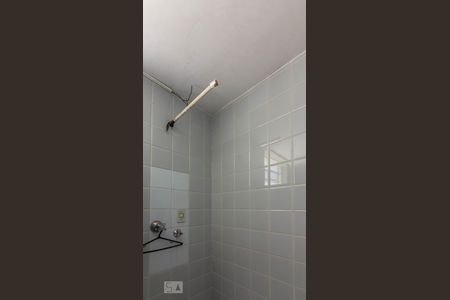 Casa à venda com 170m², 3 quartos e 8 vagas Casa à venda com 170m², 3 quartos e 8 vagasChuveiro Banheiro Quarto Suíte 3