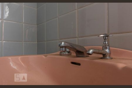 Casa à venda com 170m², 3 quartos e 8 vagas Casa à venda com 170m², 3 quartos e 8 vagasPia Banheiro Quarto Suíte 3