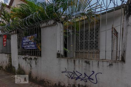 Casa à venda com 170m², 3 quartos e 8 vagas Casa à venda com 170m², 3 quartos e 8 vagasFachada Casa