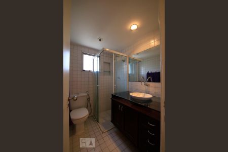 Banheiro de apartamento para alugar com 2 quartos, 68m² em Vila Madalena, São Paulo