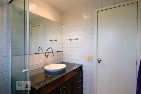 Banheiro de apartamento para alugar com 2 quartos, 68m² em Vila Madalena, São Paulo