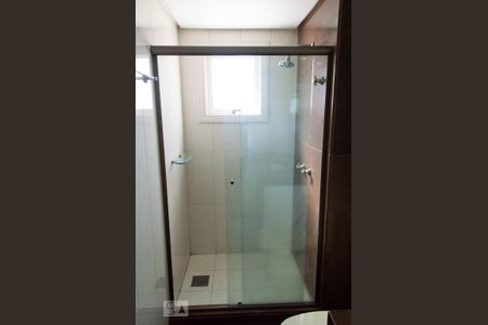 banheiro do quarto 2 de apartamento para alugar com 3 quartos, 202m² em Auxiliadora, Porto Alegre