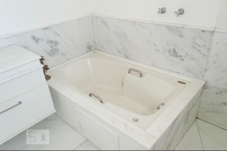 Apartamento para alugar com 202m², 3 quartos e 3 vagasbanheiro do quarto 3