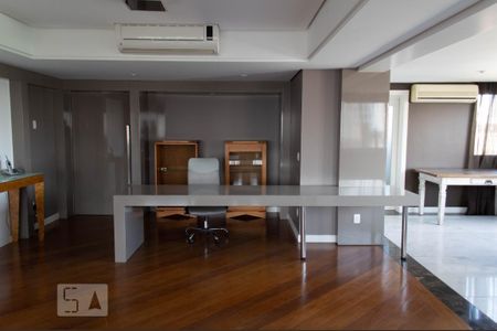 Apartamento para alugar com 202m², 3 quartos e 3 vagassala