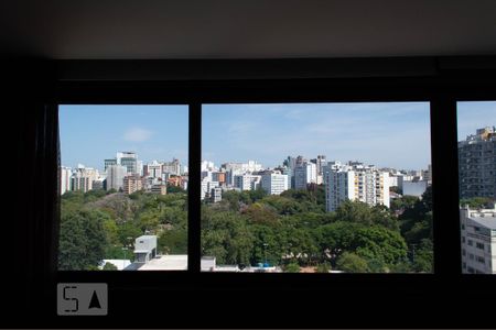 vista da sala para o parque moinhos de vento. de apartamento para alugar com 3 quartos, 202m² em Auxiliadora, Porto Alegre