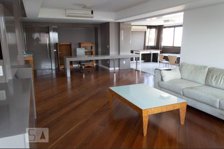 Apartamento para alugar com 202m², 3 quartos e 3 vagassala