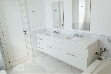 Apartamento para alugar com 202m², 3 quartos e 3 vagasbanheiro do quarto 3