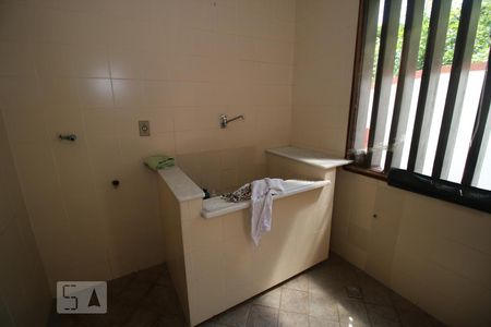 Casa de condomínio para alugar com 360m², 4 quartos e 4 vagasÁrea de Serviço