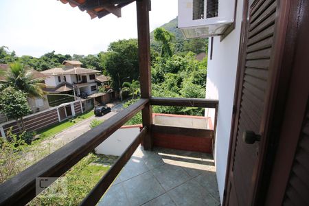 Casa de condomínio para alugar com 360m², 4 quartos e 4 vagasVaranda da Suite 02 no piso superior