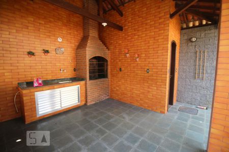 Casa de condomínio para alugar com 360m², 4 quartos e 4 vagasChurrasqueira + Lavabo