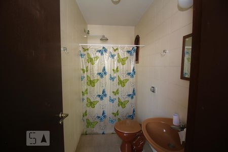 Casa de condomínio para alugar com 360m², 4 quartos e 4 vagasBanheiro do quarto de Serviço